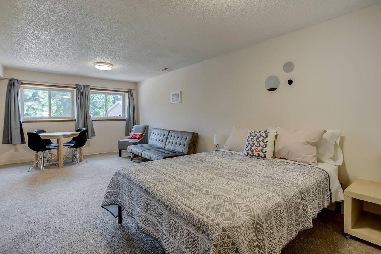Bright & Cozy Studio Apartment In Colorado Springs Exteriör bild